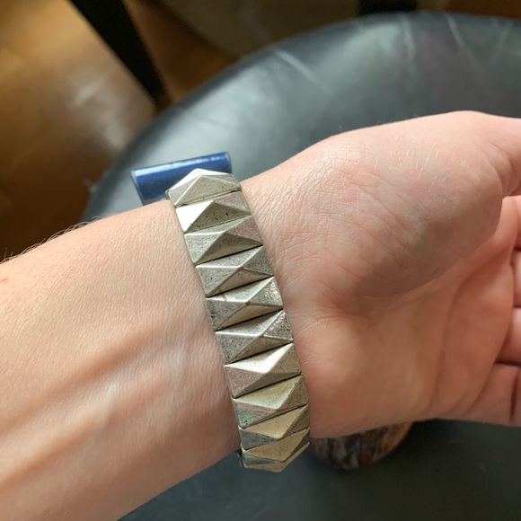 90’s BCBG Bow Bracelet - Picture 4 of 11